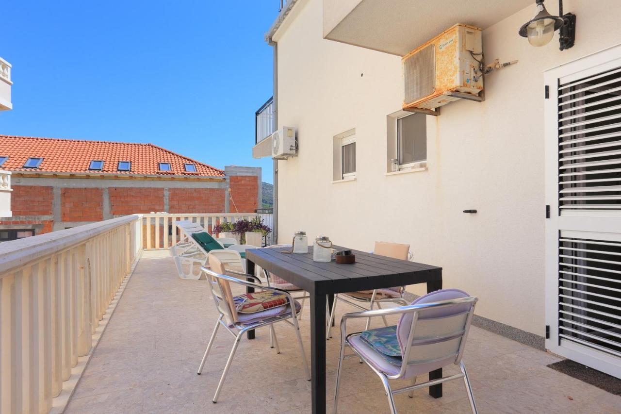 Apartments By The Sea Businci, Ciovo - 9450 Trogir Exterior foto